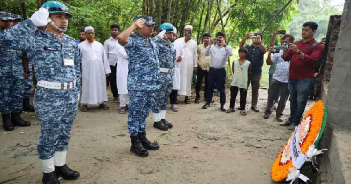 মাইলস্টোন দুর্ঘটনায় নিহত মাহতাবের সমাধিতে বিমান বাহিনীর শ্রদ্ধা নিবেদন