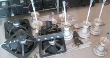 রেলওয়ের ২ বিভাগের দ্বন্দ্বে স্টেশনের সব ফ্যান খুলে নিয়েছে প্রকৌশলী, দুর্ভোগ চরমে