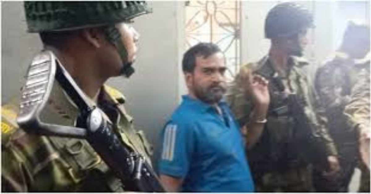 সাংবাদিক পরিচয়ে চাঁদাবাজি,গণপিটুনি দিয়ে সেনাবাহিনীর হাতে সোপর্দ