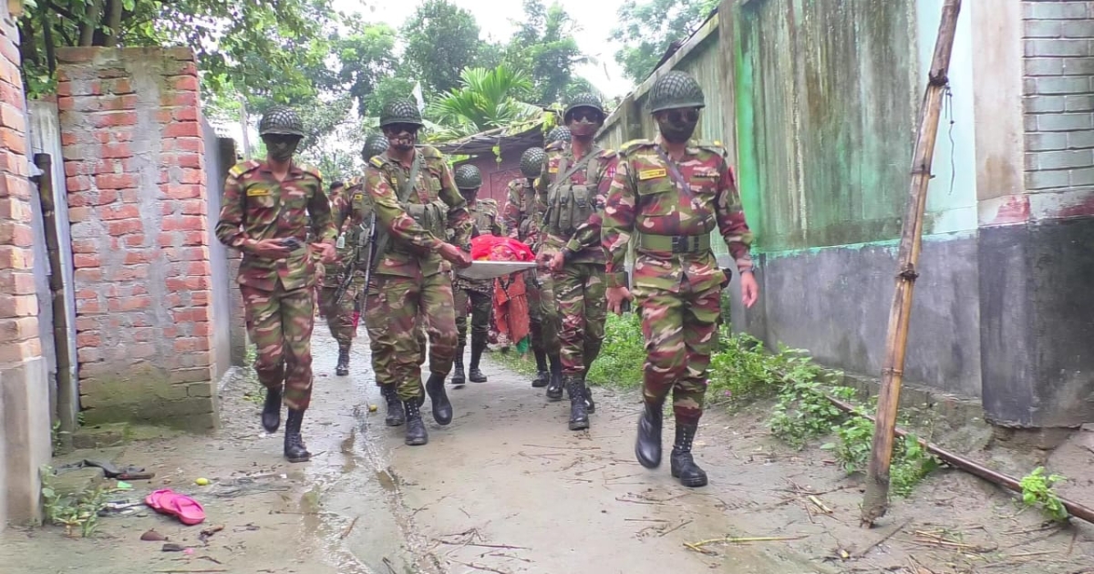 ঝলসে যাওয়া নারীর  বিনামূল্যে চিকিৎসা দেওয়ার নির্দেশ সেনাপ্রধানের
