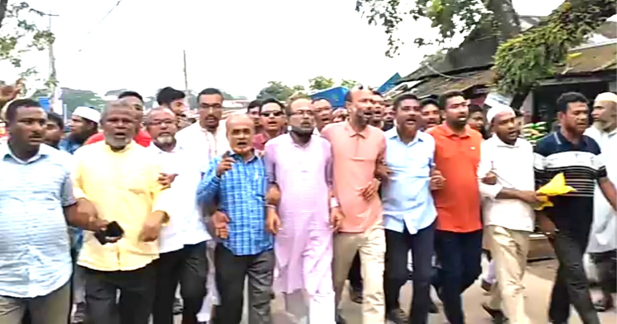 বাবরকে নিয়ে বিরূপ মন্তব্য করায় নাসিরুদ্দিন পাটোয়ারীর বিরুদ্ধে বিক্ষোভ মিছিল