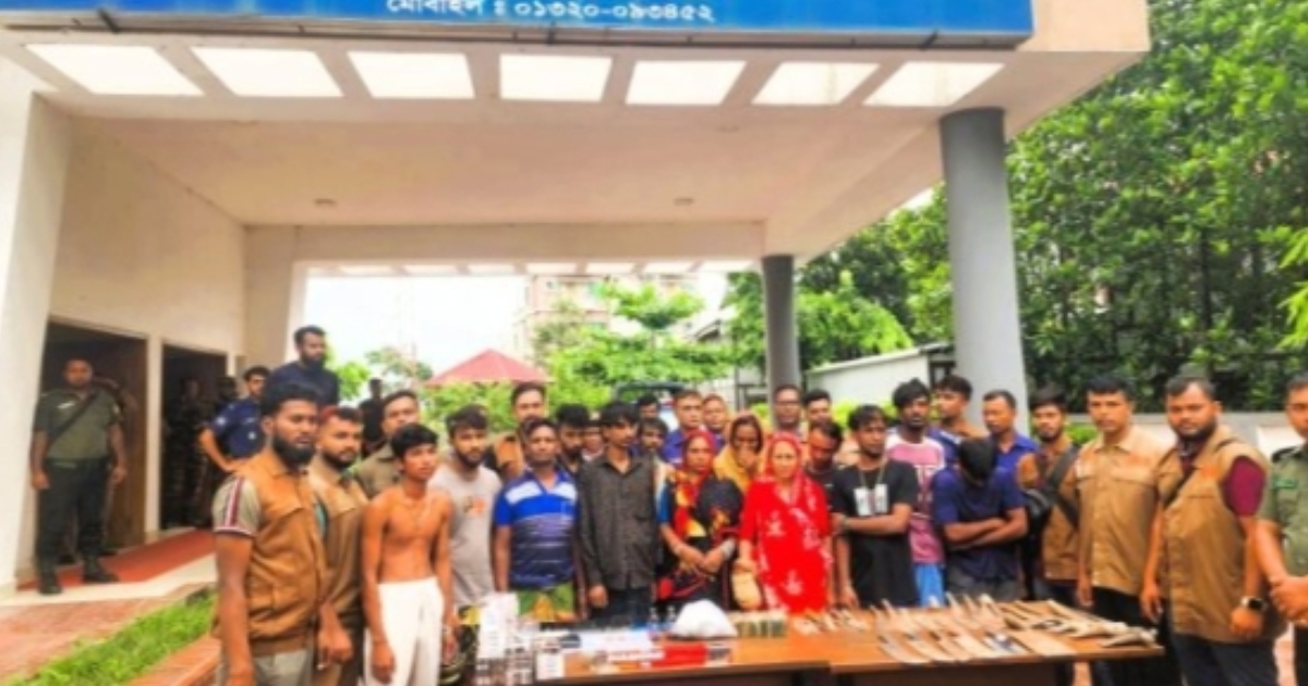 যৌথ বাহিনীর অভিযানে ১৪ মাদক কারবারি আটক, ৮ জনকে কারাদন্ড