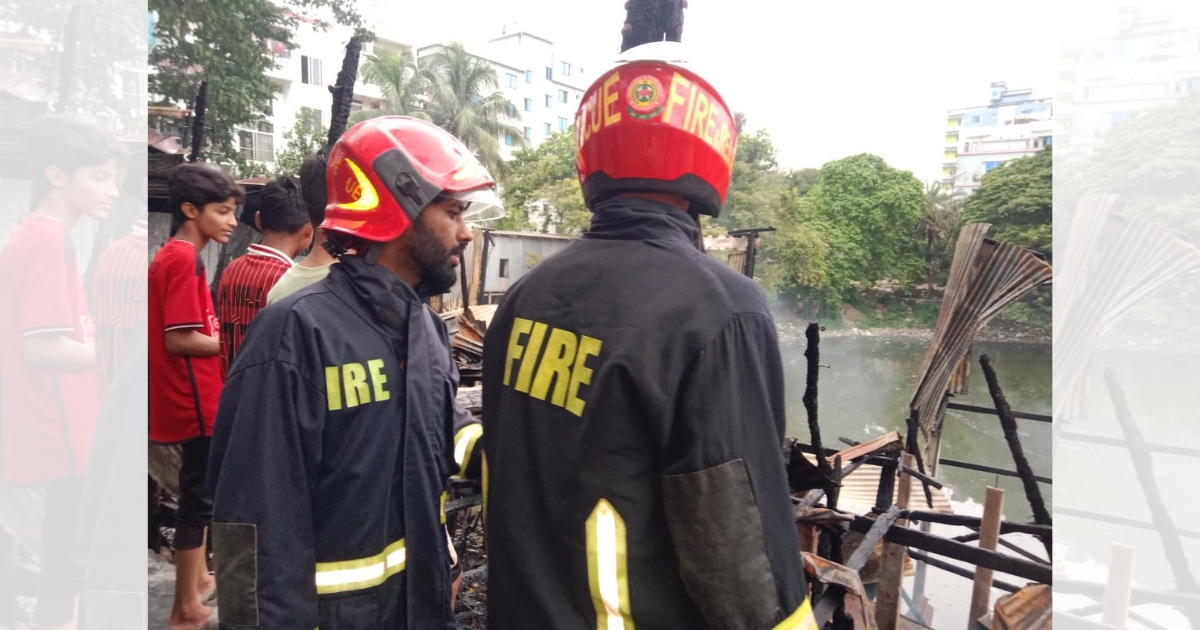 মুন্সিগঞ্জে অগ্নিকাণ্ডে দলিল লেখকপট্টিতে ভয়াবহ আগুন