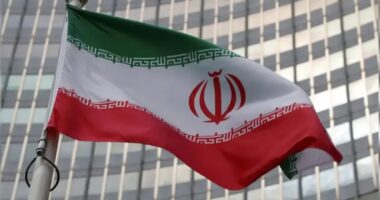 ইরানে জনসম্মুক্ষে ফাঁসিতে ঝুলিয়ে ৩ ধর্ষকের মৃত্যুদণ্ড কার্যকর