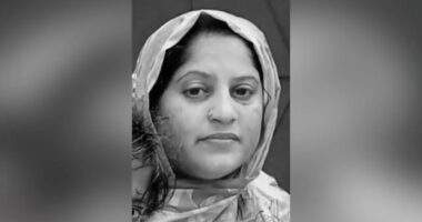 স্কুল থেকে মেয়েকে আনতে গিয়ে প্রাণ হারালেন মা