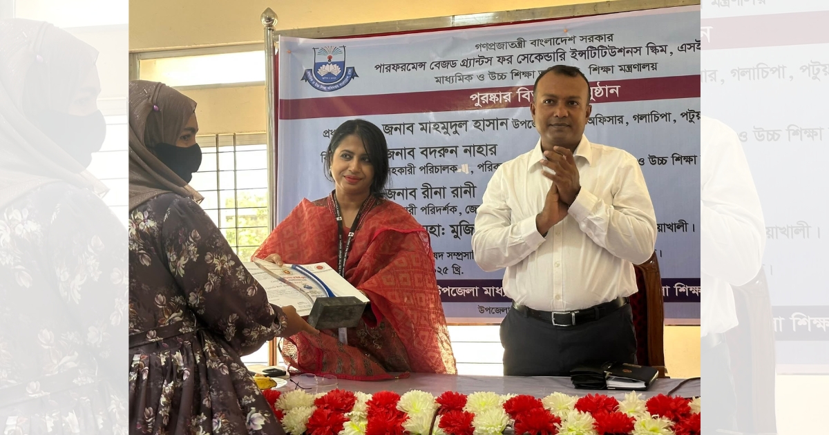 গলাচিপায় ৩২ জন কৃতি শিক্ষার্থীকে সম্মাননা স্মারক ও সার্টিফিকেট প্রদান