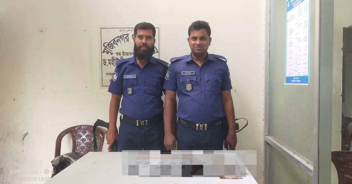 মুজিবনগরে যৌথবাহিনীর অভিযানে ওয়ান শুটার গান ও ৩৮ রাউন্ড গুলি উদ্ধার