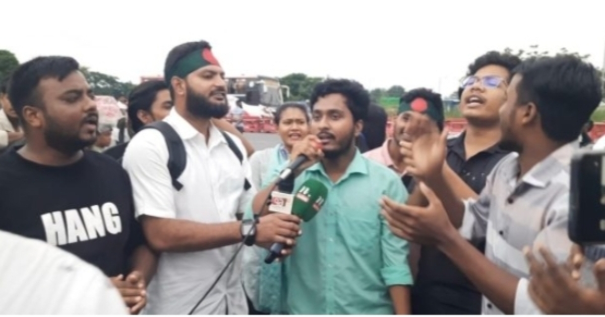 পদ্মা সেতুতে সড়ক অবরোধ আধাঘণ্টা বন্ধ ছিল যান চলাচল