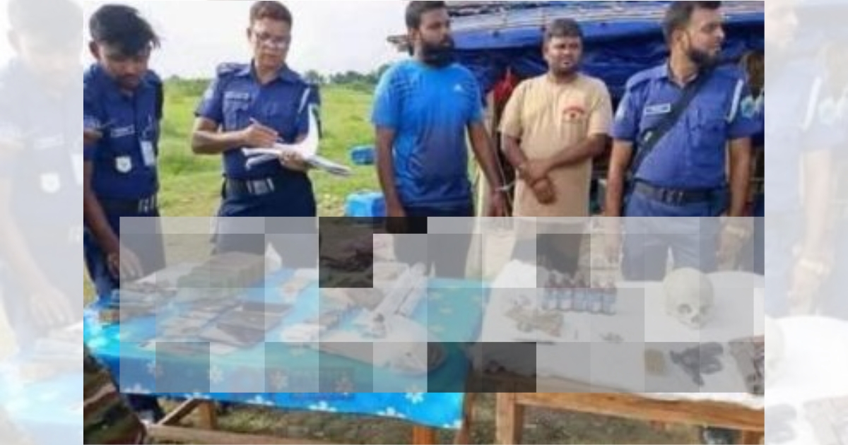 নাটোরের লালপুর চরে সেনাবাহিনীর অভিযানে অস্ত্র ও মাদক সহ গ্রেফতার তিন