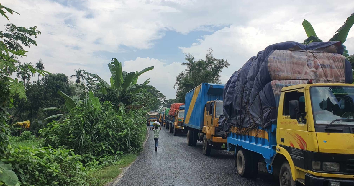 নরসিংহপুর ফেরিঘাটে বিএনপির দুই গ্রুপের মধ্যে ইজারা দ্বন্দ্বে ফেরি চলাচল বন্ধ