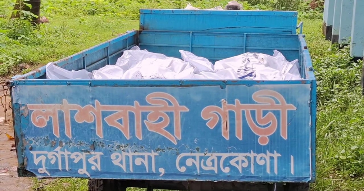 নেত্রকোনায় ঘরের আড়ার মধ্যে ঝুলছিল দম্পতির মরদেহ, পাশে খাটে ঘুমাচ্ছিল একমাত্র সন্তান