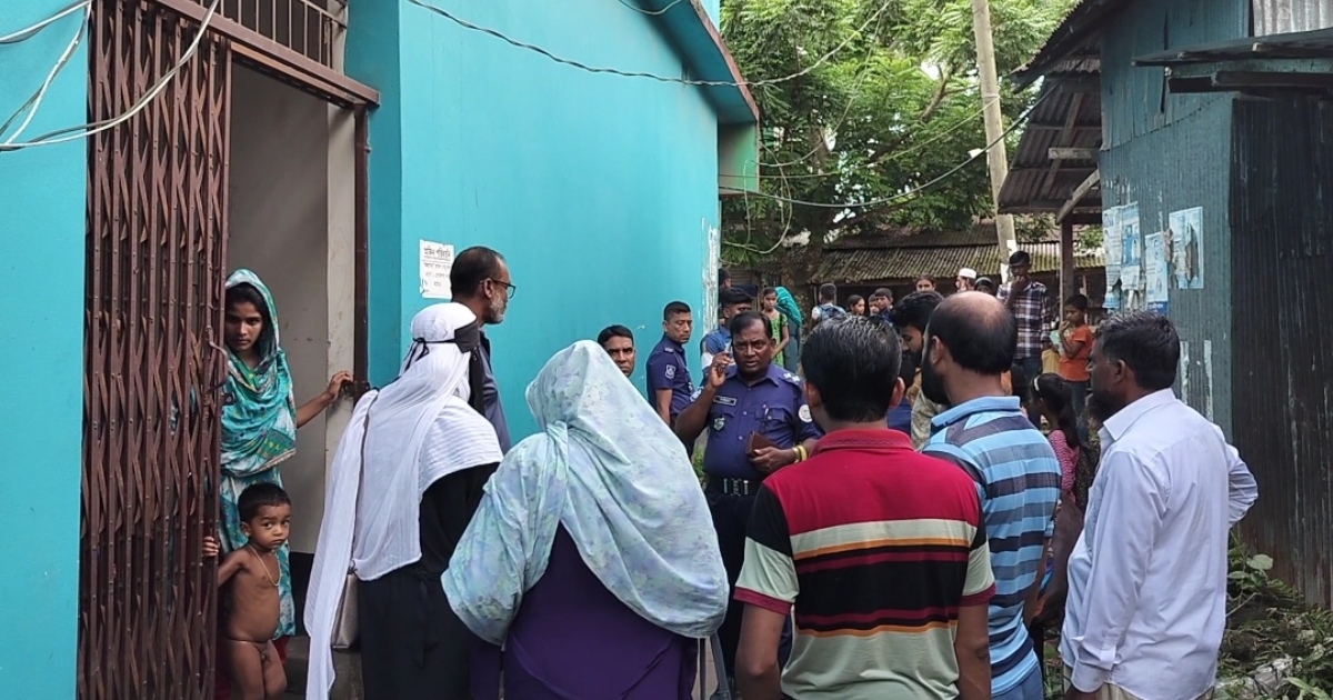 কিশোরকে বেঁধে রেখে বাসায় চুরি, মারধরে আহত