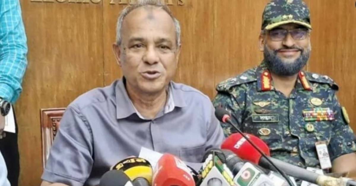 পুলিশের লুট হওয়া অস্ত্রের খোঁজ দিলে মিলবে পুরস্কার: স্বরাষ্ট্র উপদেষ্টা