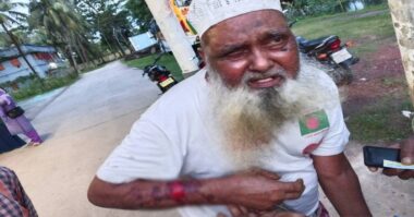 পুত্রবধু ও স্বজনদের নির্যাতনে আহত বৃদ্ধ শ্বশুর হাসপাতালে ভর্তি