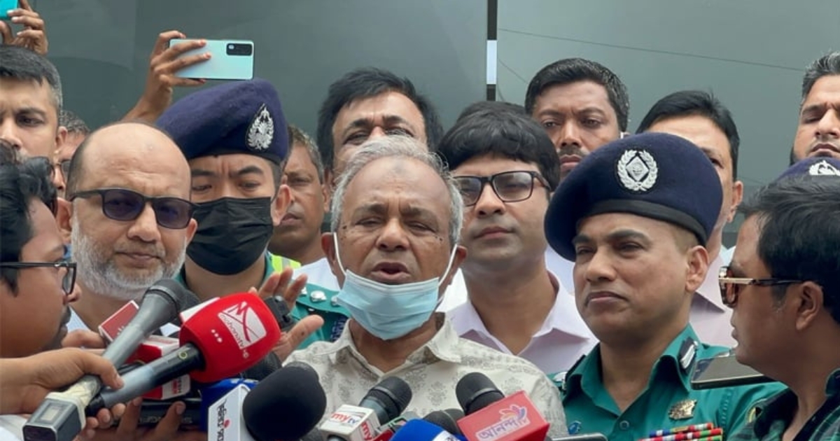 আজ মোহাম্মদপুর থানা ও রায়েরবাজার গণকবর পরিদর্শনে যাবেন স্বরাষ্ট্র উপদেষ্টা