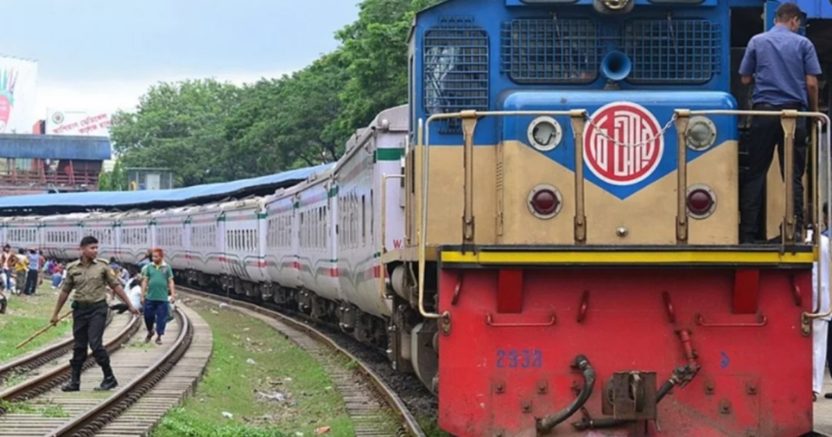 ছাত্র-জনতাকে ঢাকায় আনতে আট জোড়া ট্রেন ভাড়া করল সরকার,খরচ ৩০ লাখ