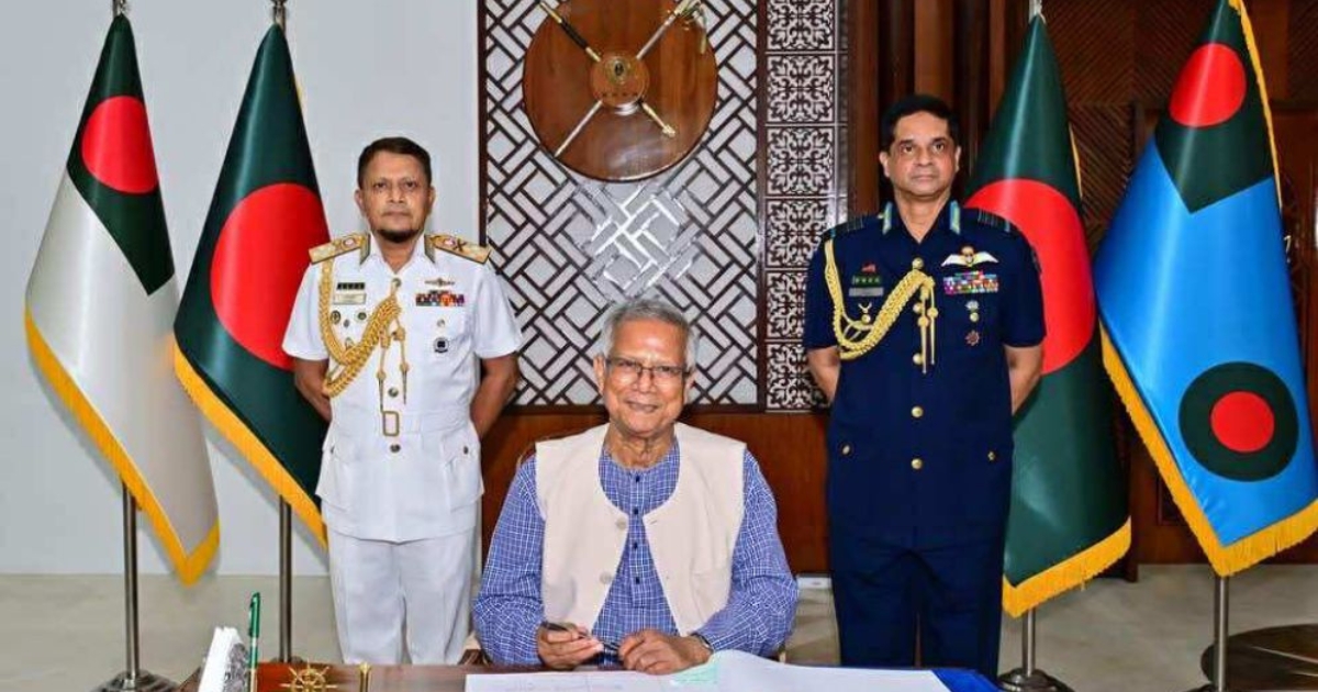 যোগ্য কর্মকর্তাদের পদোন্নতি দিতে নির্দেশ প্রধান উপদেষ্টার