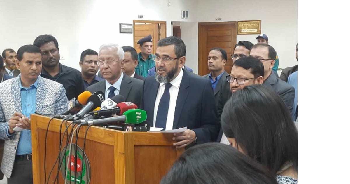 ডিসেম্বরের প্রথমার্ধে ভোটের তফসিল : ইসি সানাউল্লাহ