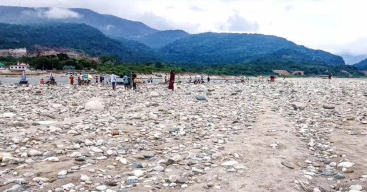 সাদা পাথর লুটকারীদের বিরুদ্ধে ব্যবস্থা নিতে হাইকোর্টে রিট