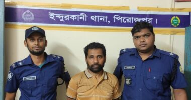 আল্লামা সাঈদীর ফাঁসির রায়ে মিষ্টি বিতরণকারী সেই আ. লীগ নেতাকে গণধোলাই