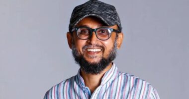 হঠাৎ অসুস্থ সংস্কৃতিবিষয়ক উপদেষ্টা, এয়ার অ্যাম্বুলেন্সে ঢাকায় প্রেরণ