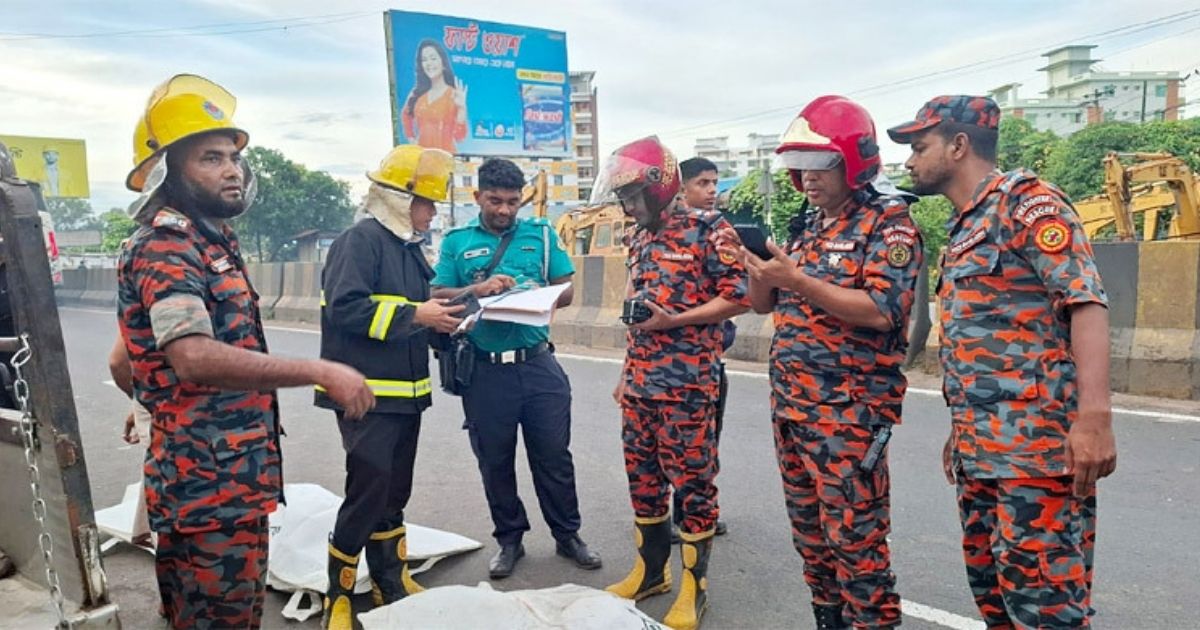 চট্টগ্রামে পিকআপ-কাভার্ডভ্যানের সংঘর্ষ, নিহত ৫