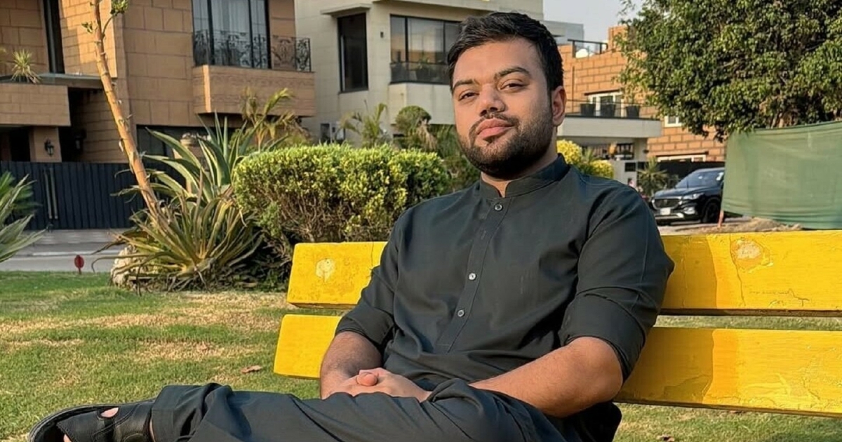 বিমানবন্দর থেকে জনপ্রিয় ইউটিউবার গ্রেফতার