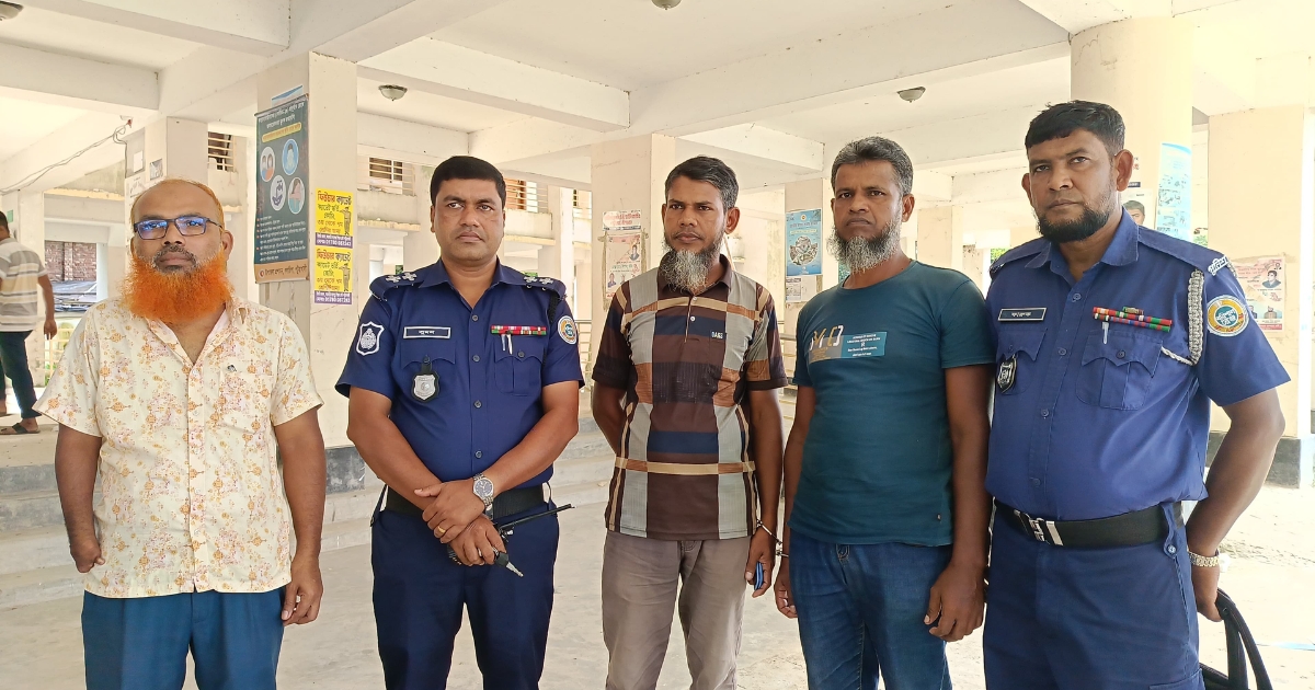 গলাচিপায় ফেয়ার প্রাইজের চাল বিতরণে অনিয়মের অভিযোগ : ডিলার ও গণ অধিকার পরিষদের নেতা আটক