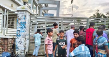 ইন্দুরকানীতে অবৈধভাবে বালু উত্তোলনে ড্রেজার সহ আটক ৬, তথ্য চাওয়ায় সাংবাদিকদের বাধা