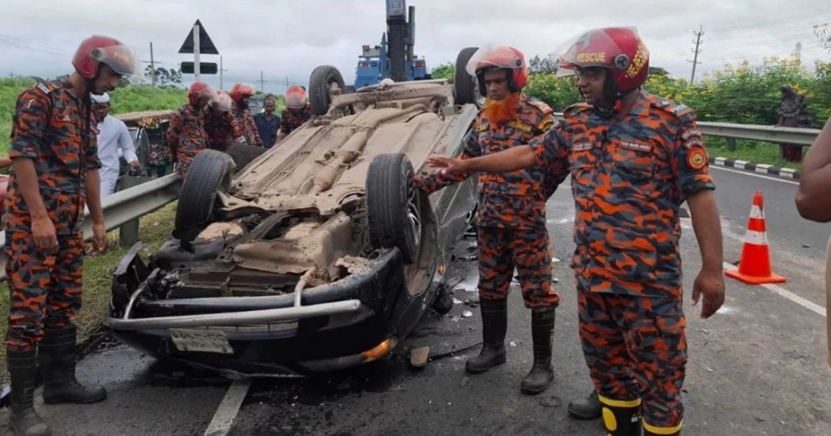 ঢাকা-মাওয়া এক্সপ্রেসওয়েতে উল্টে গেল প্রাইভেটকার, নিহত ৩