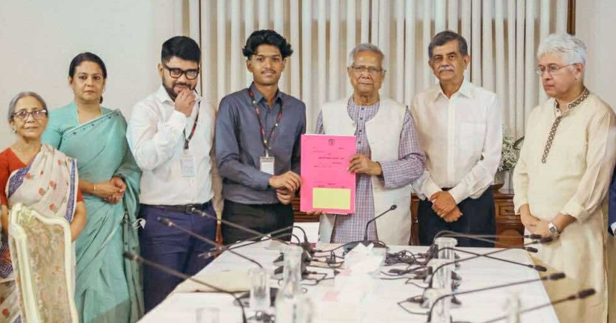 সাগর-রুনির সন্তান মেঘের হাতে পূর্বাচলের প্লটের দলিল হস্তান্তর করলেন প্রধান উপদেষ্টা