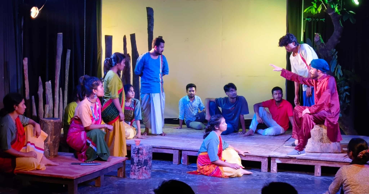 নজরুল বিশ্ববিদ্যালয়ে আদিবাসী সংগ্রামের নাটক ‘শালবৃক্ষের মৃত্যু’ মঞ্চায়ন