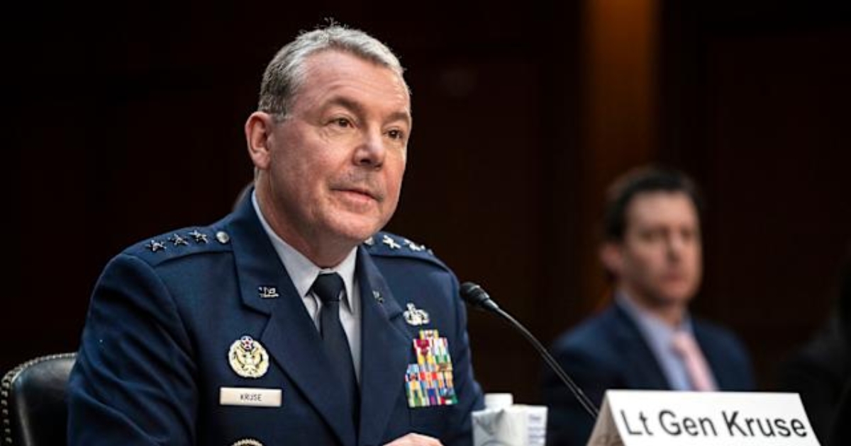 ইরানে মার্কিন হামলার তথ্য ফাঁস, গোয়েন্দা প্রধানকে বরখাস্ত করলেন ট্রাম্প