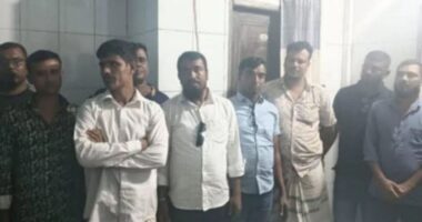 স্বেচ্ছাসেবক লীগ নেতার জুয়ার আসর থেকে বিএনপি নেতাসহ আটক ৯