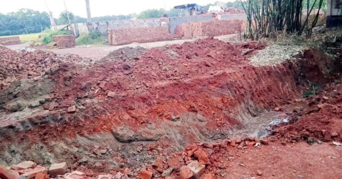 ‘চাঁদা না দেওয়ায়’ ইটভাটার প্রবেশপথে গর্ত করলেন কৃষকদল নেতা