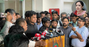 হাসিনার পতনে সবচেয়ে বেশি কষ্ট পেয়েছেন রুমিন ফারহানা : হাসনাত