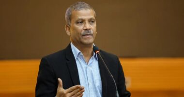 এক টাকা অনুদান না পেলেও আমরা বসে থাকব না : ড. আসিফ নজরুল