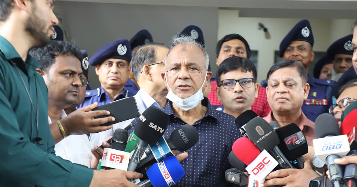 খাল দখলকারীদের উচ্ছেদ করলেই হবে না, তাদের জেলখানায় পাঠাতে হবে : স্বরাষ্ট্র উপদেষ্টা