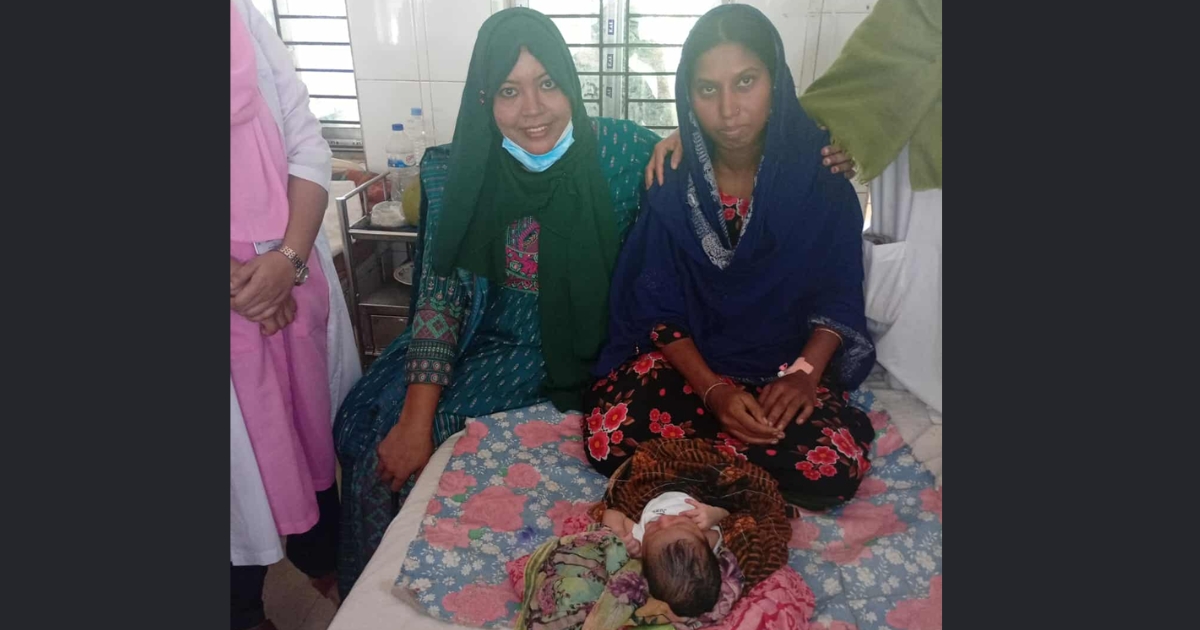 রায়পুরা হাসপাতালে প্রসব পরবর্তী মুমূর্ষু রোগীর জীবন বাঁচিয়ে প্রশংসায় ভাসছেন ডা. ফাহিমা