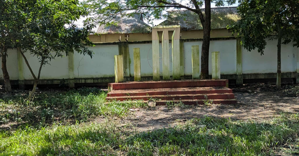 অবহেলায় পড়ে আছে নজরুল বিশ্ববিদ্যালয়ের কেন্দ্রীয় শহিদ মিনার