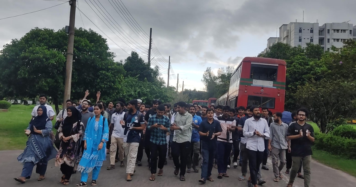 প্রকৌশল শিক্ষার্থীদের উপর পুলিশের হামলার প্রতিবাদে যবিপ্রবিতে বিক্ষোভ মিছিল