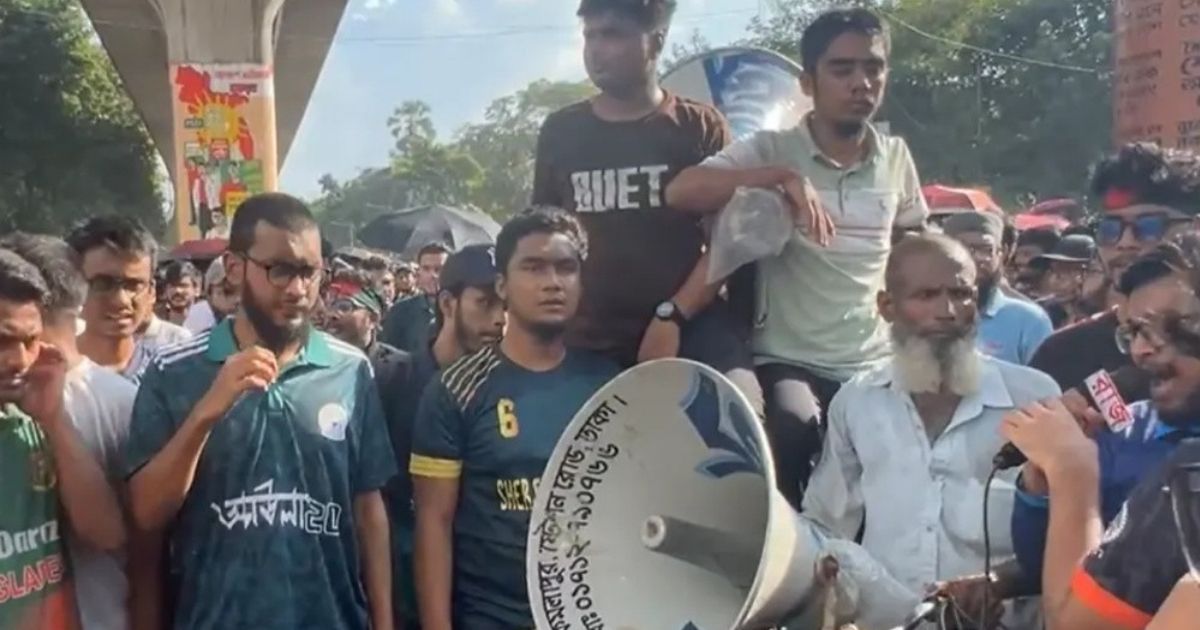 শাহবাগ মোড় অবরোধ করেছেন বুয়েট শিক্ষার্থীরা