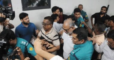 লতিফ সিদ্দিকী ও ঢাবি শিক্ষক কার্জনসহ ১১ জন এখন ডিবি হেফাজতে