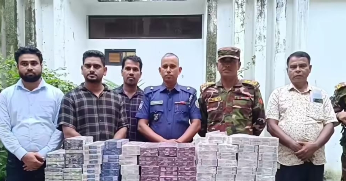গলাচিপায় যৌথবাহিনীর অভিযানে শুল্ককর ফাঁকির নকল ব্যান্ডের ৫০ হাজার ৩০০ শলাকা সিগারেট উদ্ধার
