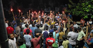 নুরের উপর হামলার প্রতিবাদে তাঁর নিজ এলাকায় বিক্ষোভ ও মশাল মিছিল