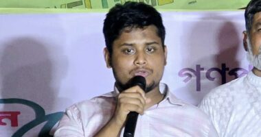 রুমিন ফারহানার এলাকায় এসেছি ,তিনি আমাদের জন্য উপহার পাঠিয়েছেন : হাসনাত আব্দুল্লাহ