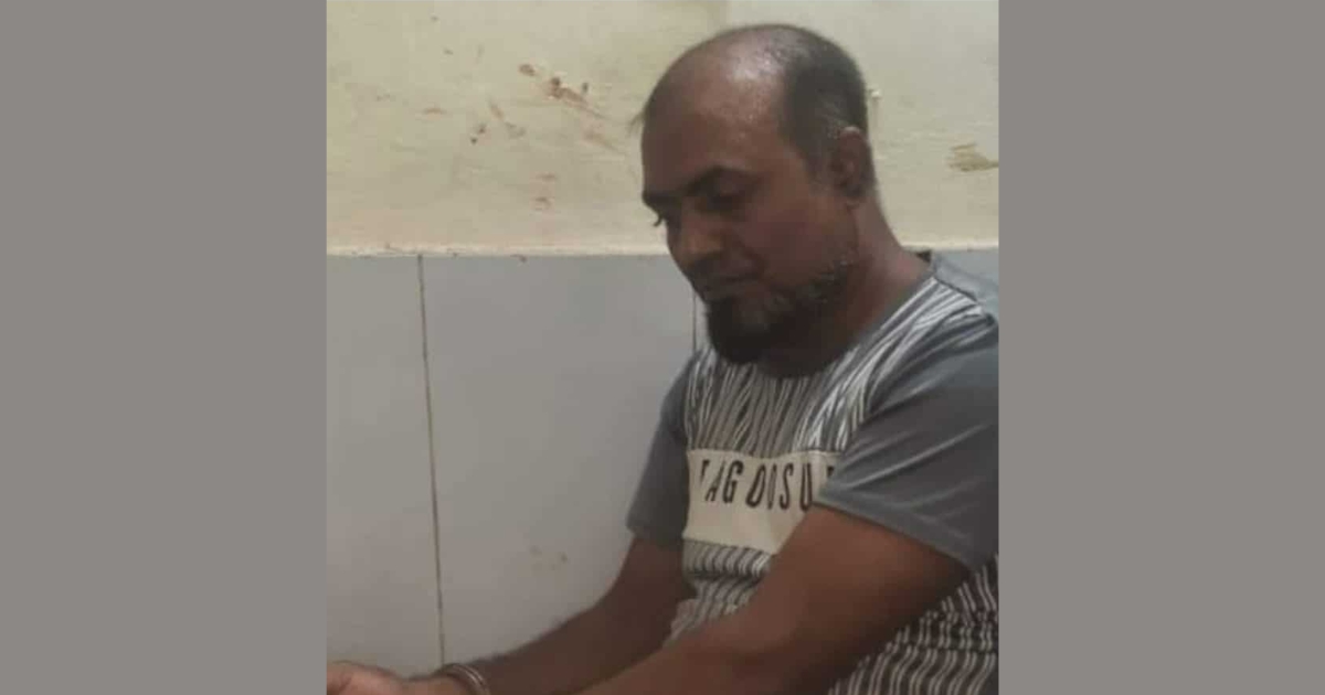 তালায় পারিবারিক কলহে স্ত্রীকে কুপিয়ে জখম, স্বামী আটক