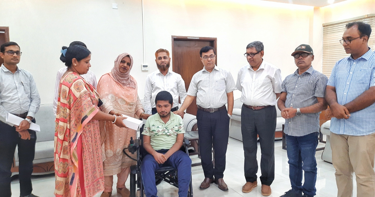 ইলেকট্রিক হুইল চেয়ারে নতুন আশার পথচলা তীর্থর