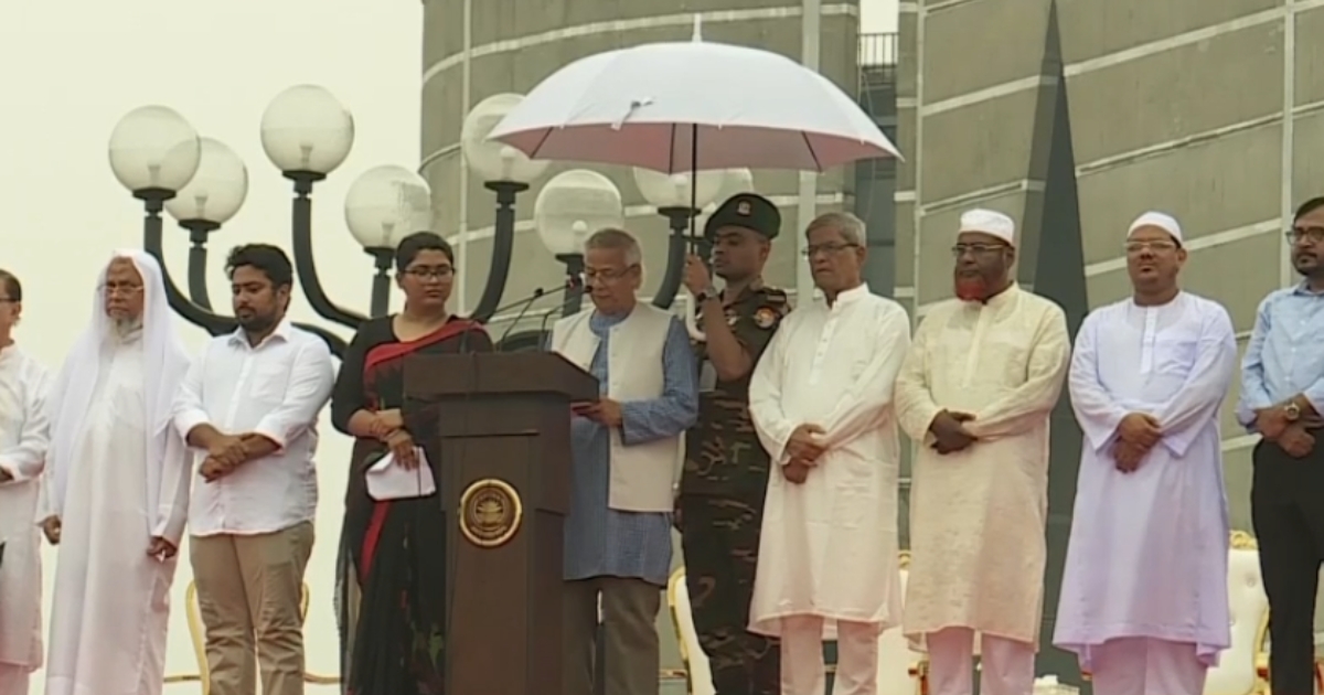 জুলাই ঘোষণাপত্র পাঠ করছেন প্রধান উপদেষ্টা ড. মুহাম্মদ ইউনূস