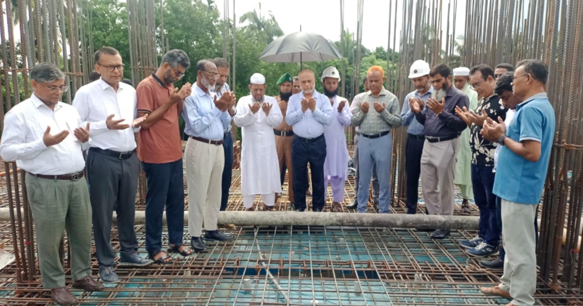 উপাচার্য কতৃক বাকৃবির শহীদ জামাল হোসেন হলের ছাদ ঢালাই উদ্বোধন